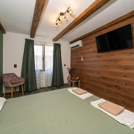 есмералда Campsite Aheloy
